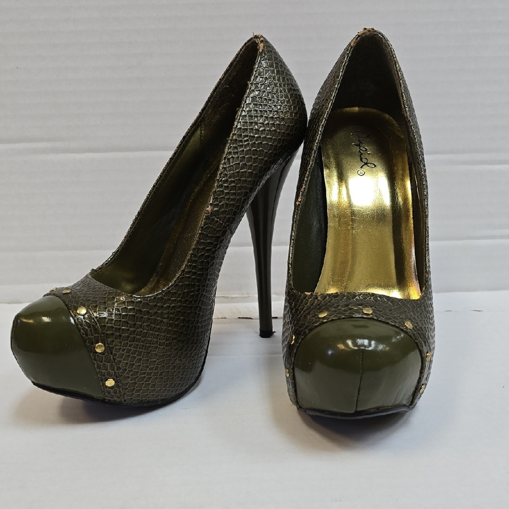 Qupid Olive and Gold Textured Heels